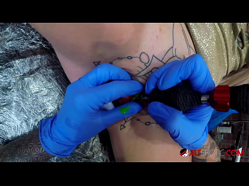 ❤️ La bomba Sully Savage, molt tatuada, es va tatuar al clítoris ❤️❌ Porno vk al porno ca.ixiporn-com.ru